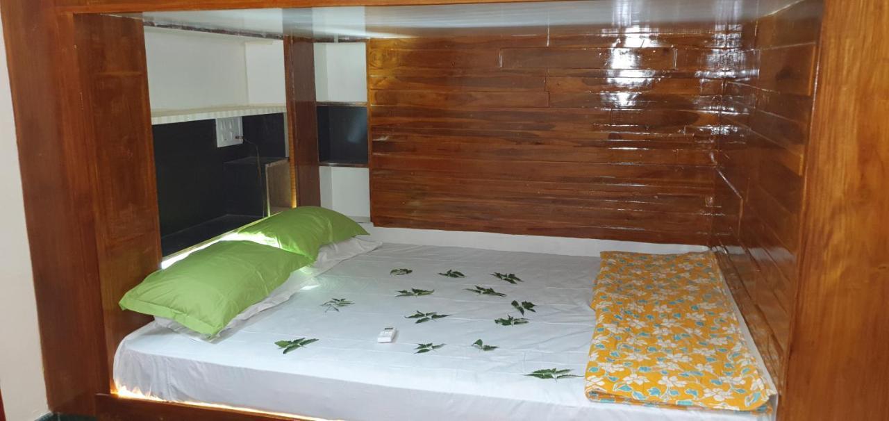Shree Suites Кутталам Экстерьер фото